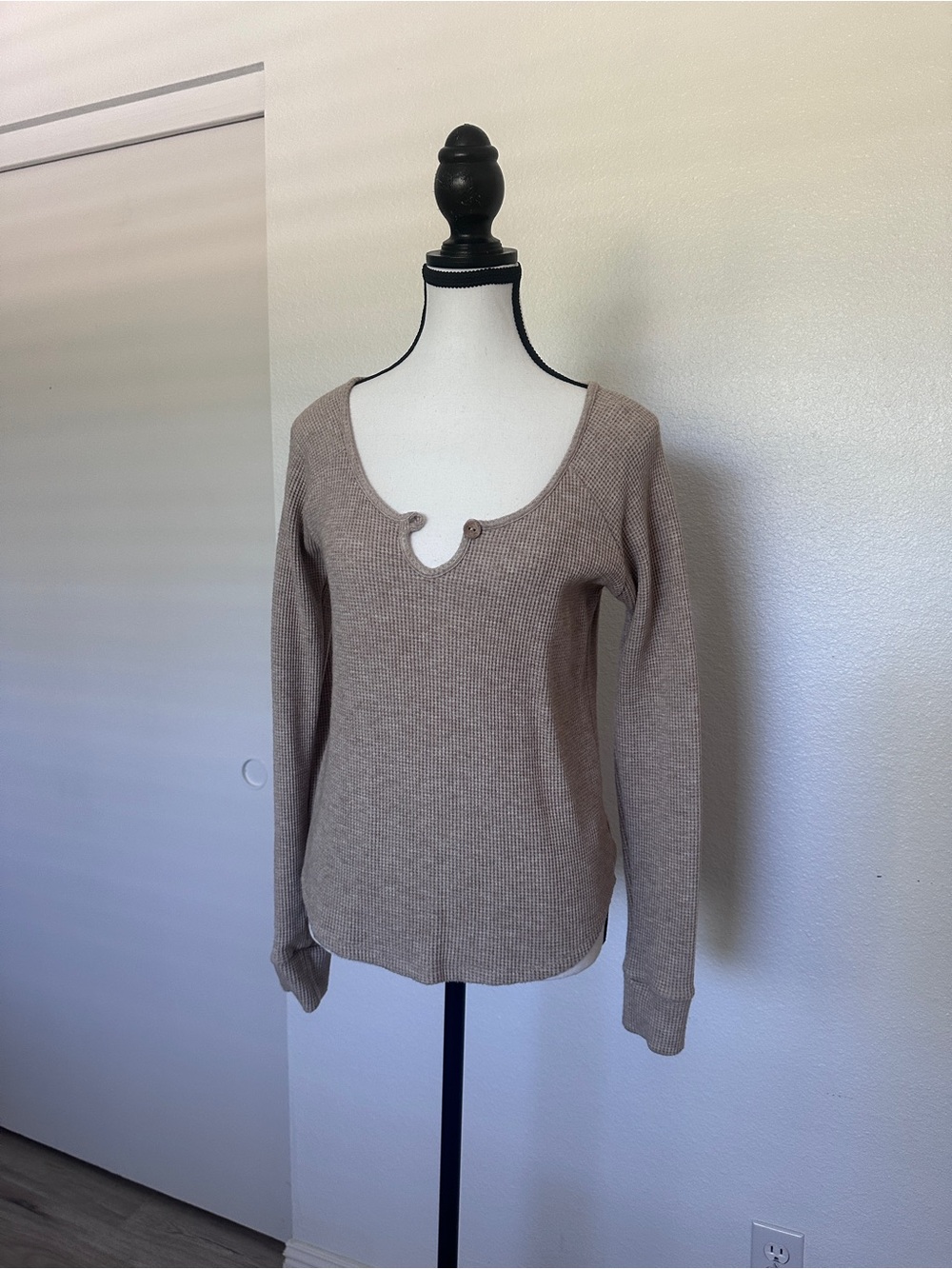 Women’s Long Sleeve Scoop Neck Waffle Knit Top - Birch Heather